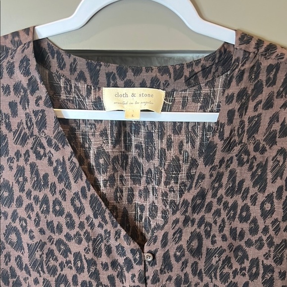 Cloth & Stone Brown Leopard V Neckline Tie Front Blouse - Picture 3 of 13